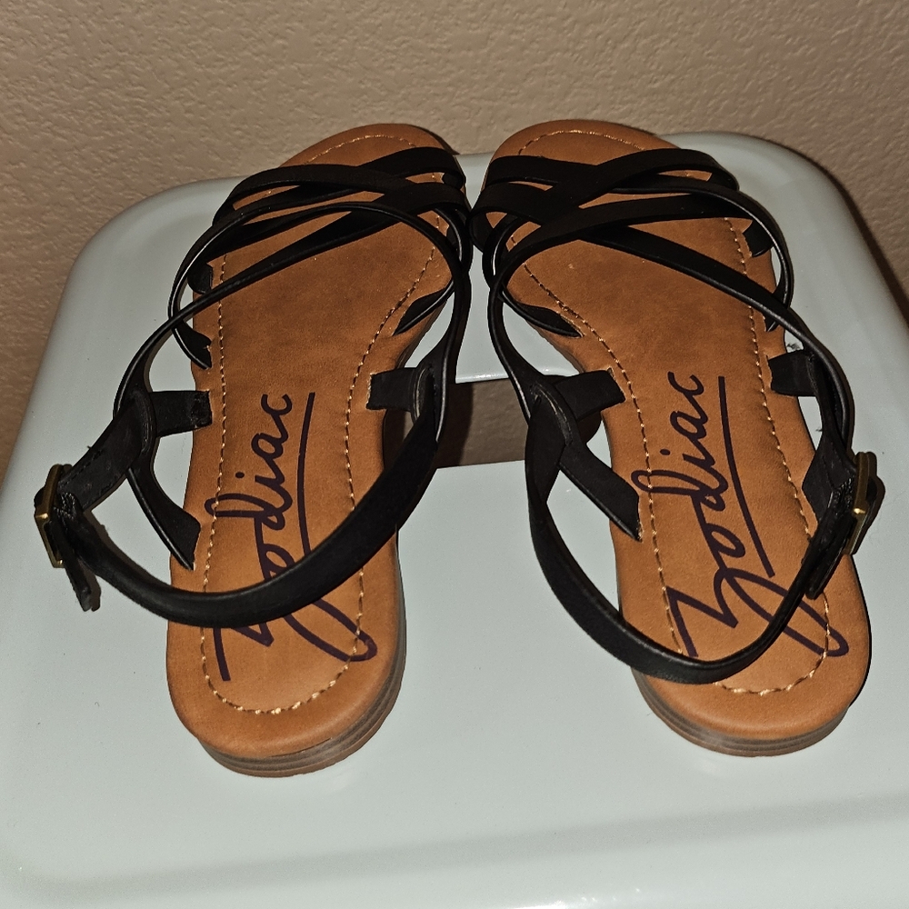 NWOT Zodiac Yale Strappy Flat Sandals In Black - Picture 5 of 5